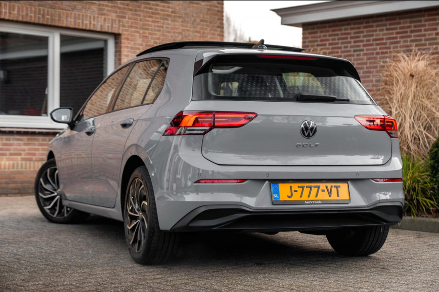 Volkswagen Golf 1.0 TSI Life 110 PK 1e Eig Adaptive Pano Sfeerverl. LED 17''
