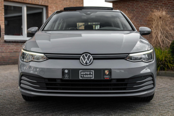Volkswagen Golf 1.0 TSI Life 110 PK 1e Eig Adaptive Pano Sfeerverl. LED 17''