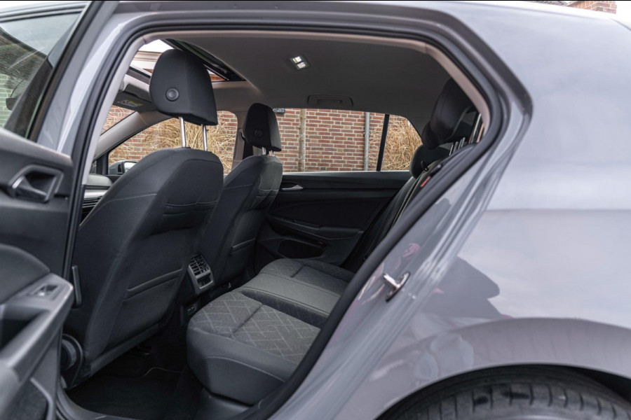 Volkswagen Golf 1.0 TSI Life 110 PK 1e Eig Adaptive Pano Sfeerverl. LED 17''