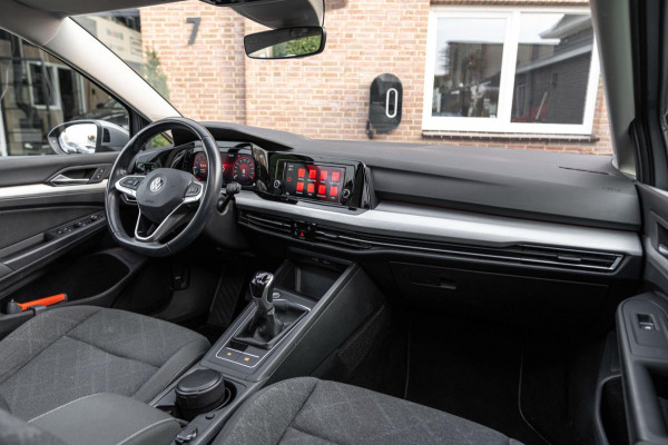 Volkswagen Golf 1.0 TSI Life 110 PK 1e Eig Adaptive Pano Sfeerverl. LED 17''