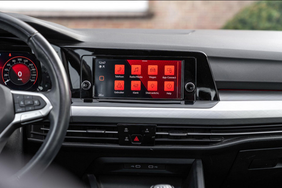 Volkswagen Golf 1.0 TSI Life 110 PK 1e Eig Adaptive Pano Sfeerverl. LED 17''