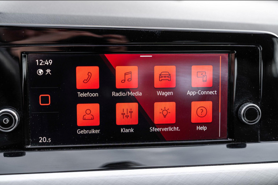 Volkswagen Golf 1.0 TSI Life 110 PK 1e Eig Adaptive Pano Sfeerverl. LED 17''