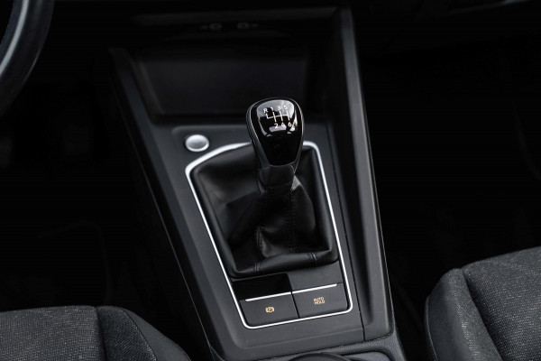 Volkswagen Golf 1.0 TSI Life 110 PK 1e Eig Adaptive Pano Sfeerverl. LED 17''