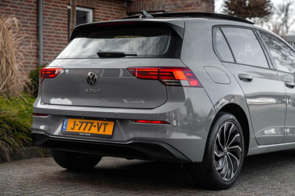 Volkswagen Golf 1.0 TSI Life 110 PK 1e Eig Adaptive Pano Sfeerverl. LED 17''