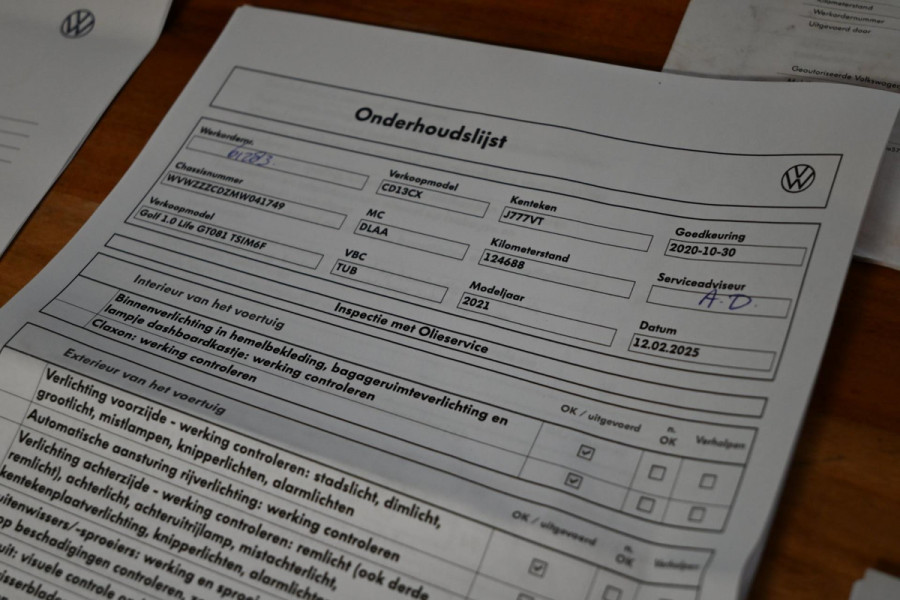 Volkswagen Golf 1.0 TSI Life 110 PK 1e Eig Adaptive Pano Sfeerverl. LED 17''