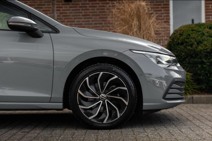 Volkswagen Golf 1.0 TSI Life 110 PK 1e Eig Adaptive Pano Sfeerverl. LED 17''