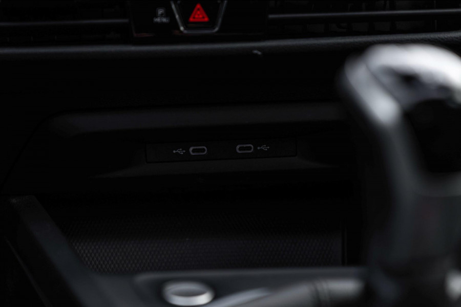 Volkswagen Golf 1.0 TSI Life 110 PK 1e Eig Adaptive Pano Sfeerverl. LED 17''