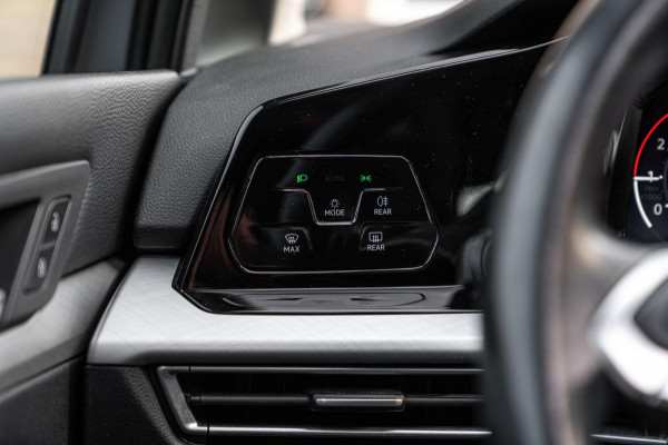 Volkswagen Golf 1.0 TSI Life 110 PK 1e Eig Adaptive Pano Sfeerverl. LED 17''