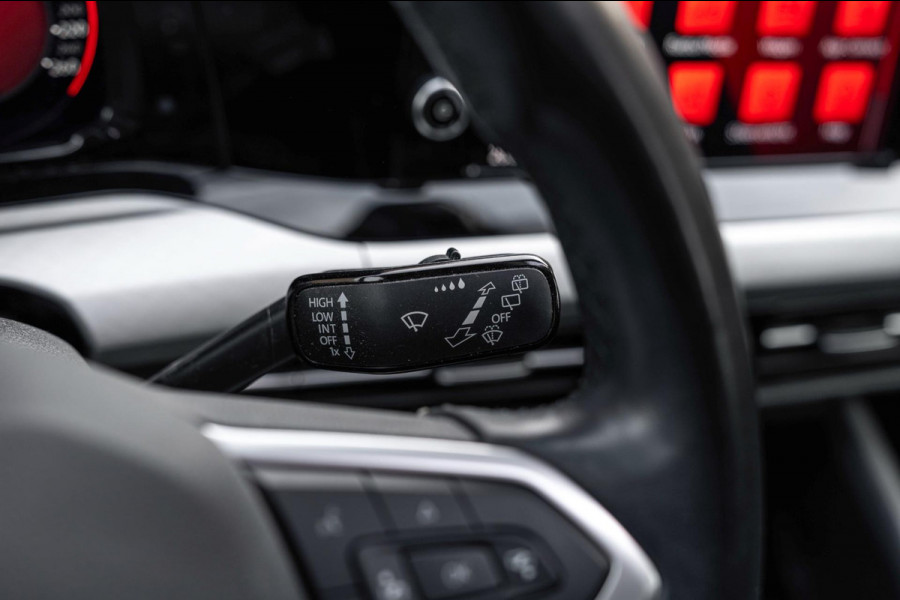 Volkswagen Golf 1.0 TSI Life 110 PK 1e Eig Adaptive Pano Sfeerverl. LED 17''