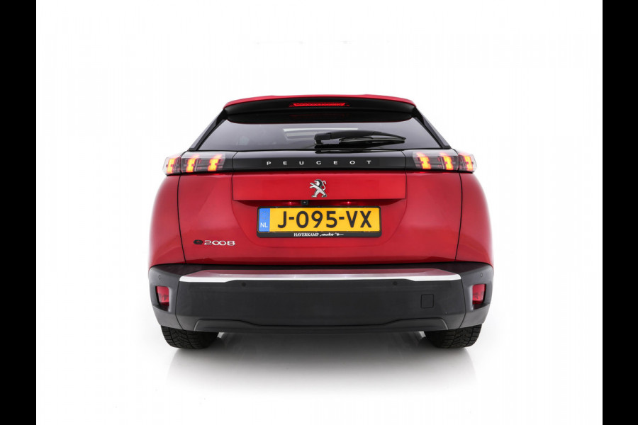 Peugeot e-2008 EV Allure 50 kWh [ 3-Fase ] {SOH-84%} (INCL-BTW) *PANO | LEATHER-FABRIC | FULL-LED | SPORT-SEATS | DIGI-COCKPIT | CAMERA | KEYLESS | PRIVACY-GLASS | DAB+ | NAVI-FULLMAP | ECC | CARPLAY | LANE-ASSIST | PDC | CRUISE | 17''ALU*