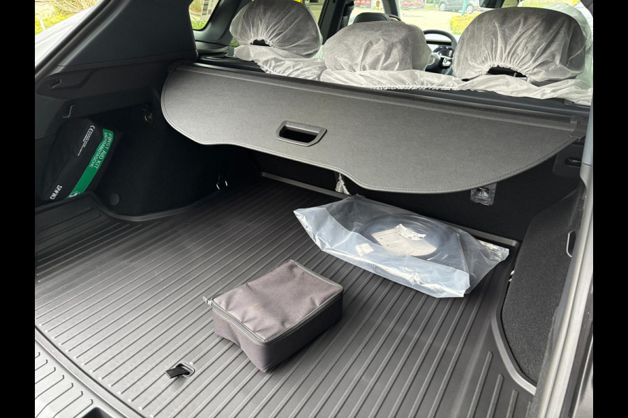 Lynk & Co 08 1.5 More NIEUW MODEL Panoramadak, Camera's, Harman / Kardon geluid installatie