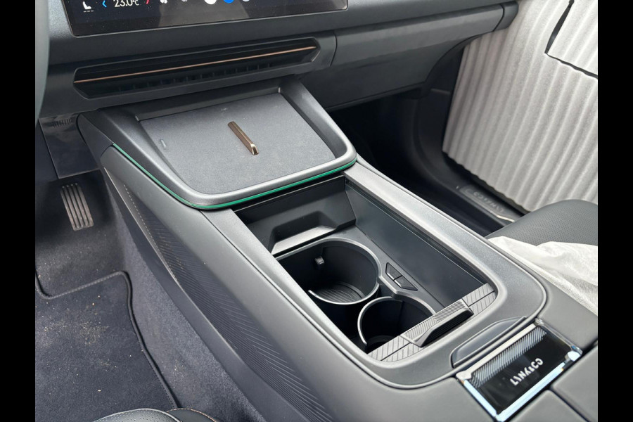 Lynk & Co 08 1.5 More NIEUW MODEL Panoramadak, Camera's, Harman / Kardon geluid installatie