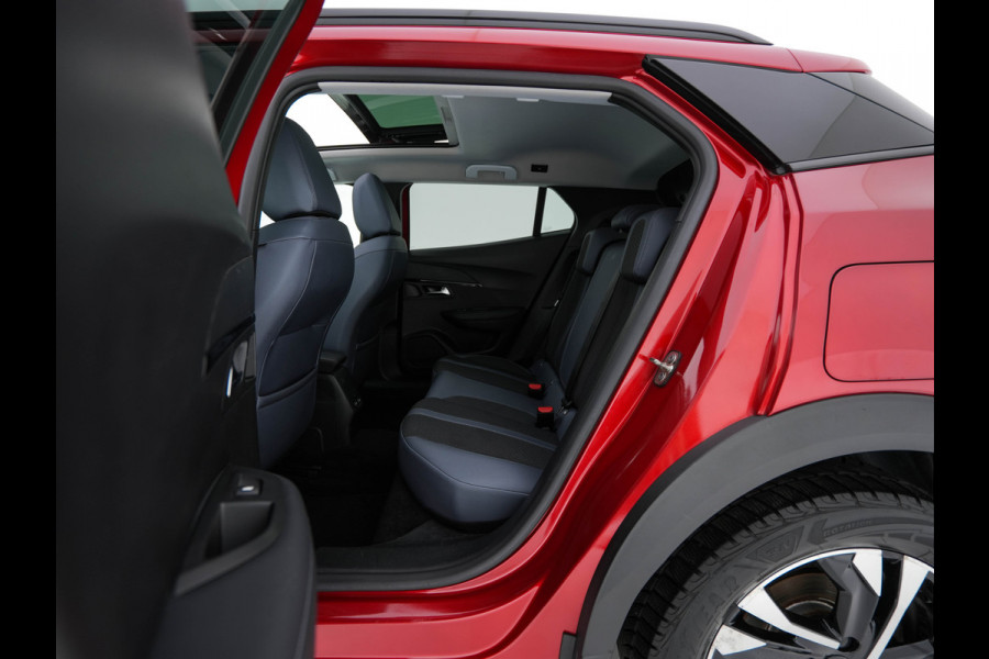 Peugeot e-2008 EV Allure 50 kWh [ 3-Fase ] {SOH-84%} (INCL-BTW) *PANO | LEATHER-FABRIC | FULL-LED | SPORT-SEATS | DIGI-COCKPIT | CAMERA | KEYLESS | PRIVACY-GLASS | DAB+ | NAVI-FULLMAP | ECC | CARPLAY | LANE-ASSIST | PDC | CRUISE | 17''ALU*