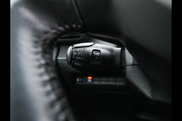 Peugeot e-2008 EV Allure 50 kWh [ 3-Fase ] {SOH-84%} (INCL-BTW) *PANO | LEATHER-FABRIC | FULL-LED | SPORT-SEATS | DIGI-COCKPIT | CAMERA | KEYLESS | PRIVACY-GLASS | DAB+ | NAVI-FULLMAP | ECC | CARPLAY | LANE-ASSIST | PDC | CRUISE | 17''ALU*