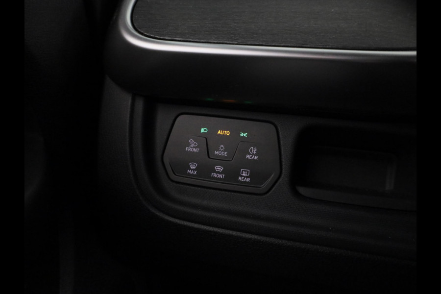 Volkswagen ID. Buzz GTX 86 kWh LWB 7p. 340 pk | Verlengde garantie | Navigatie | Trekhaak (wegklapbaar) | Parkeersensoren (Park assist) | Achteruitrijcamera | Stoelverwarming v/a |