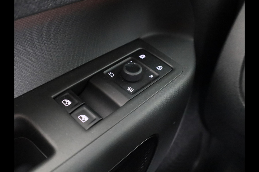 Volkswagen ID. Buzz GTX 86 kWh LWB 7p. 340 pk | Verlengde garantie | Navigatie | Trekhaak (wegklapbaar) | Parkeersensoren (Park assist) | Achteruitrijcamera | Stoelverwarming v/a |
