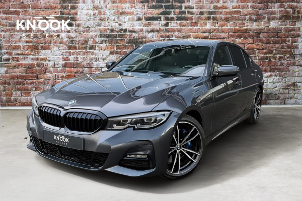 BMW 3-serie 320i High Executive M Sport Automaat /  19 Inch / Head-Up display / Active Cruise control / HiFi / Shadow Line