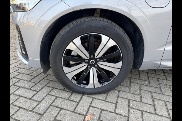 Volvo XC60 2.0 T6 Plug-in hybrid AWD Plus Dark Lichtmetalen Velgen, Panorama Dak, Camera, Lederen bekleding