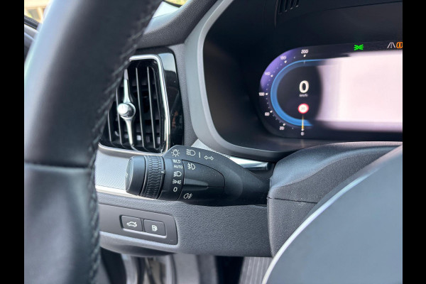 Volvo XC60 2.0 T6 Plug-in hybrid AWD Plus Dark Lichtmetalen Velgen, Panorama Dak, Camera, Lederen bekleding
