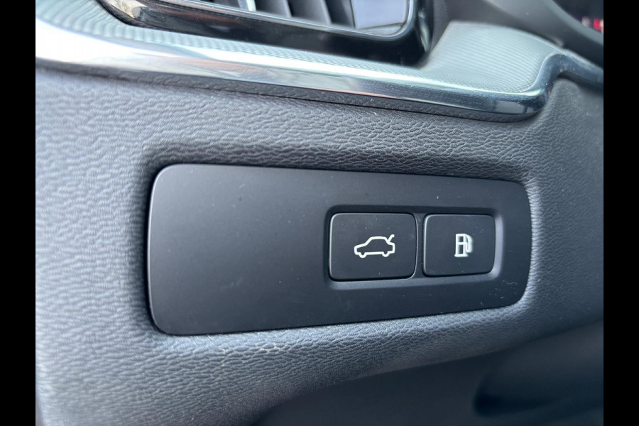 Volvo XC60 2.0 T6 Plug-in hybrid AWD Plus Dark Lichtmetalen Velgen, Panorama Dak, Camera, Lederen bekleding