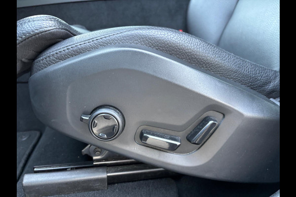 Volvo XC60 2.0 T6 Plug-in hybrid AWD Plus Dark Lichtmetalen Velgen, Panorama Dak, Camera, Lederen bekleding