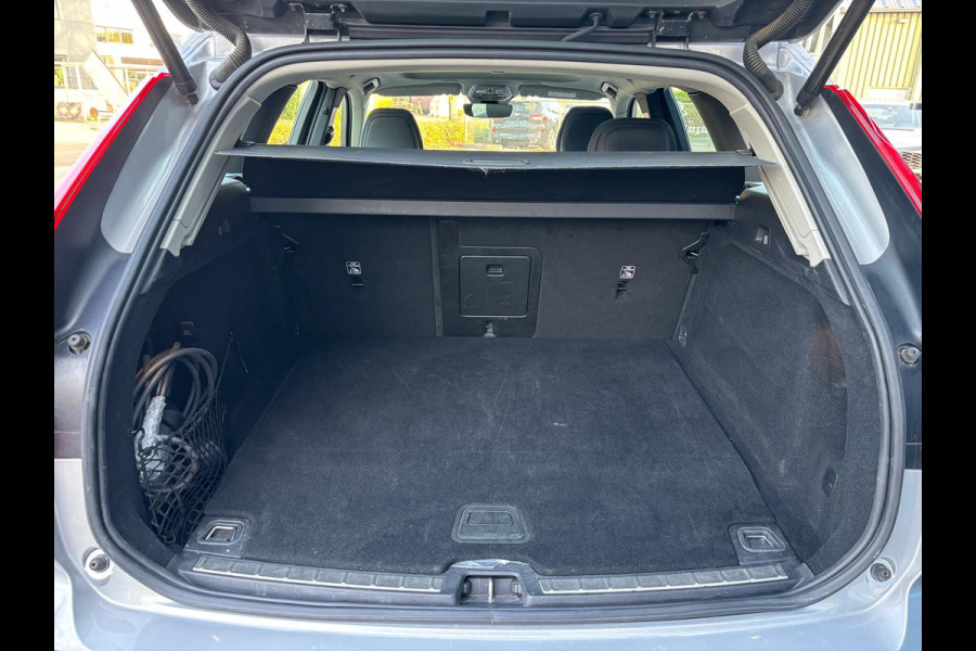 Volvo XC60 2.0 T6 Plug-in hybrid AWD Plus Dark Lichtmetalen Velgen, Panorama Dak, Camera, Lederen bekleding