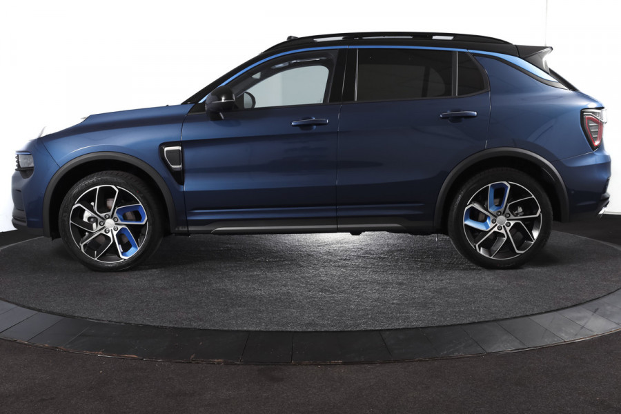Lynk & Co 01 1.5 PHEV 261PK MY24 | Donkere hemel | 7.4 kWh Boordlader | Stoel-+Stuurverw. |  360 Camera | S/K-panodak | Adapt. Cruise | Memory | Elek. klep | LM 20" | 1401