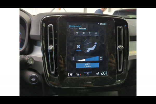 Volvo XC40 1.5 T2 Momentum NL-AUTO | TREKHAAK | STOEL VERWARMING