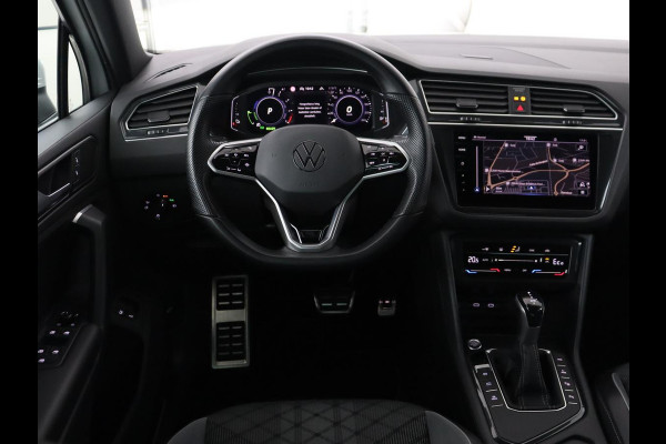 Volkswagen Tiguan 1.4 TSI eHybrid R Line | Trekhaak | Matrix LED | Carplay | Adaptive cruise | Park Assist | Navigatie | Keyless | Virtual Cockpit | Parkeerhulp | PHEV | Plug In