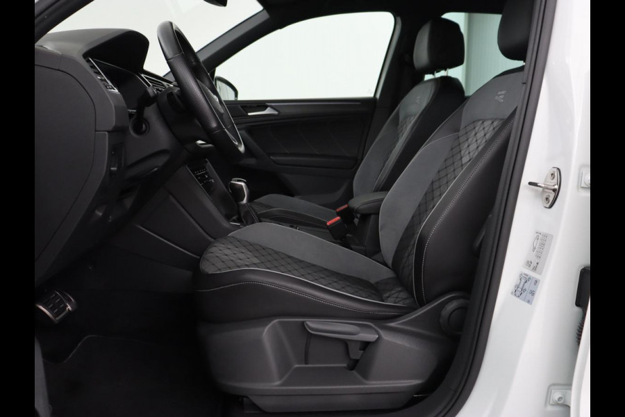 Volkswagen Tiguan 1.4 TSI eHybrid R Line | Trekhaak | Matrix LED | Carplay | Adaptive cruise | Park Assist | Navigatie | Keyless | Virtual Cockpit | Parkeerhulp | PHEV | Plug In