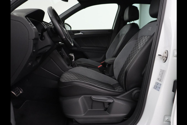 Volkswagen Tiguan 1.4 TSI eHybrid R Line | Trekhaak | Matrix LED | Carplay | Adaptive cruise | Park Assist | Navigatie | Keyless | Virtual Cockpit | Parkeerhulp | PHEV | Plug In