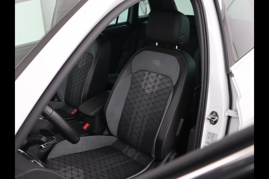 Volkswagen Tiguan 1.4 TSI eHybrid R Line | Trekhaak | Matrix LED | Carplay | Adaptive cruise | Park Assist | Navigatie | Keyless | Virtual Cockpit | Parkeerhulp | PHEV | Plug In