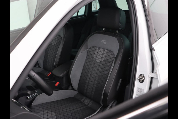 Volkswagen Tiguan 1.4 TSI eHybrid R Line | Trekhaak | Matrix LED | Carplay | Adaptive cruise | Park Assist | Navigatie | Keyless | Virtual Cockpit | Parkeerhulp | PHEV | Plug In