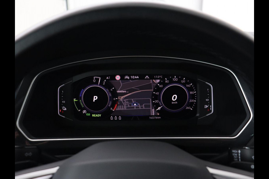 Volkswagen Tiguan 1.4 TSI eHybrid R Line | Trekhaak | Matrix LED | Carplay | Adaptive cruise | Park Assist | Navigatie | Keyless | Virtual Cockpit | Parkeerhulp | PHEV | Plug In