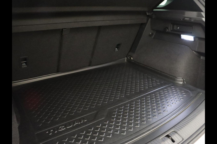 Volkswagen Tiguan 1.4 TSI eHybrid R Line | Trekhaak | Matrix LED | Carplay | Adaptive cruise | Park Assist | Navigatie | Keyless | Virtual Cockpit | Parkeerhulp | PHEV | Plug In