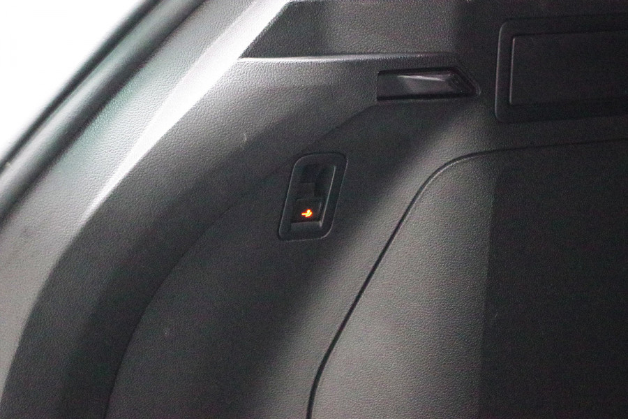 Volkswagen Tiguan 1.4 TSI 245 PK eHybrid R-Line BNS+ PHEV, Panoramadak, Trekhaak, IQ-Light