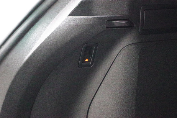 Volkswagen Tiguan 1.4 TSI 245 PK eHybrid R-Line BNS+ PHEV, Panoramadak, Trekhaak, IQ-Light