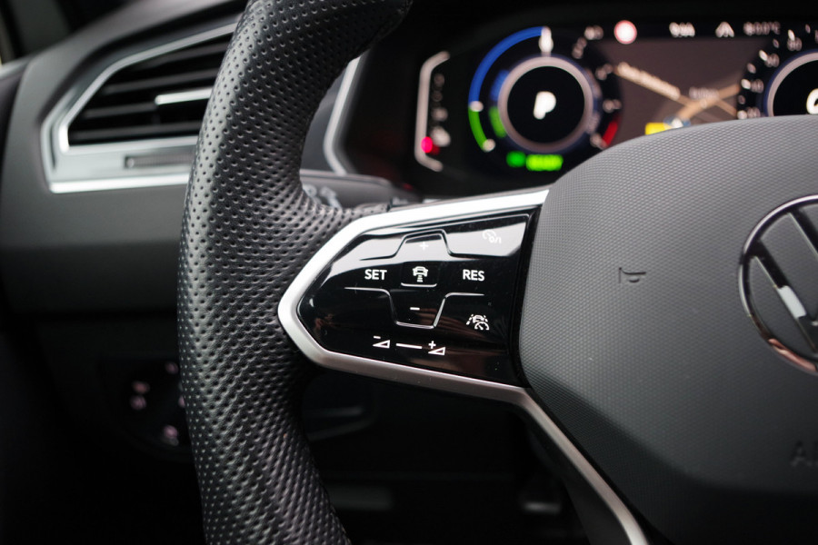 Volkswagen Tiguan 1.4 TSI 245 PK eHybrid R-Line BNS+ PHEV, Panoramadak, Trekhaak, IQ-Light