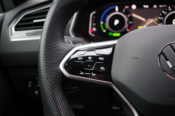 Volkswagen Tiguan 1.4 TSI 245 PK eHybrid R-Line BNS+ PHEV, Panoramadak, Trekhaak, IQ-Light