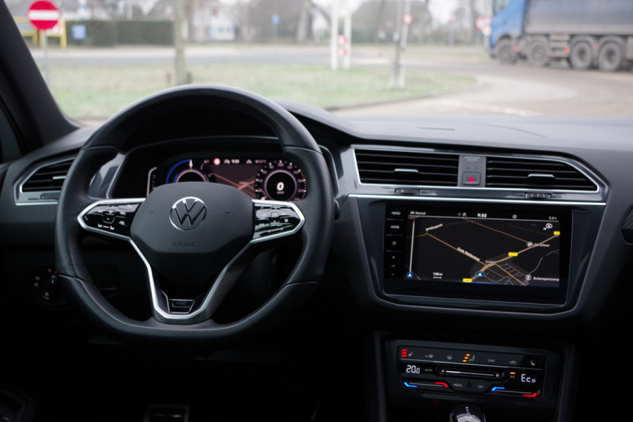 Volkswagen Tiguan 1.4 TSI 245 PK eHybrid R-Line BNS+ PHEV, Panoramadak, Trekhaak, IQ-Light