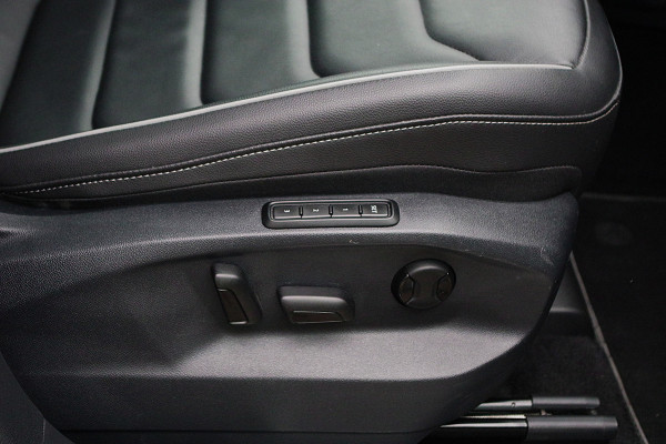 Volkswagen Tiguan 1.4 TSI 245 PK eHybrid R-Line BNS+ PHEV, Panoramadak, Trekhaak, IQ-Light