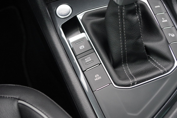 Volkswagen Tiguan 1.4 TSI 245 PK eHybrid R-Line BNS+ PHEV, Panoramadak, Trekhaak, IQ-Light