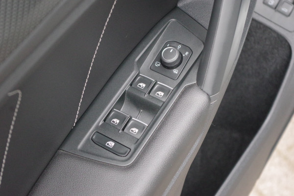 Volkswagen Tiguan 1.4 TSI 245 PK eHybrid R-Line BNS+ PHEV, Panoramadak, Trekhaak, IQ-Light