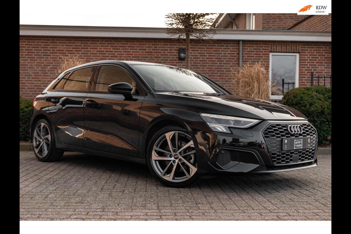 Audi A3 Sportback 30 TFSI Business Edition 110 PK 1e Eig Adaptive Stoelverwarming Full LED 18''