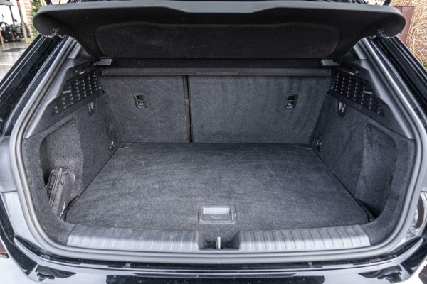 Audi A3 Sportback 30 TFSI Business Edition 110 PK 1e Eig Adaptive Stoelverwarming Full LED 18''