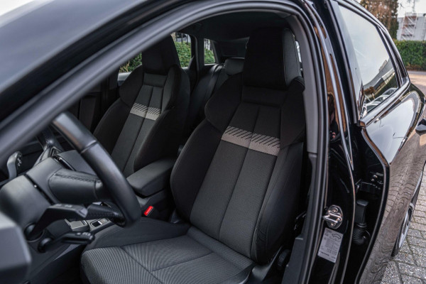 Audi A3 Sportback 30 TFSI Business Edition 110 PK 1e Eig Adaptive Stoelverwarming Full LED 18''