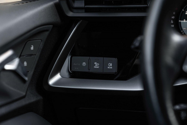 Audi A3 Sportback 30 TFSI Business Edition 110 PK 1e Eig Adaptive Stoelverwarming Full LED 18''