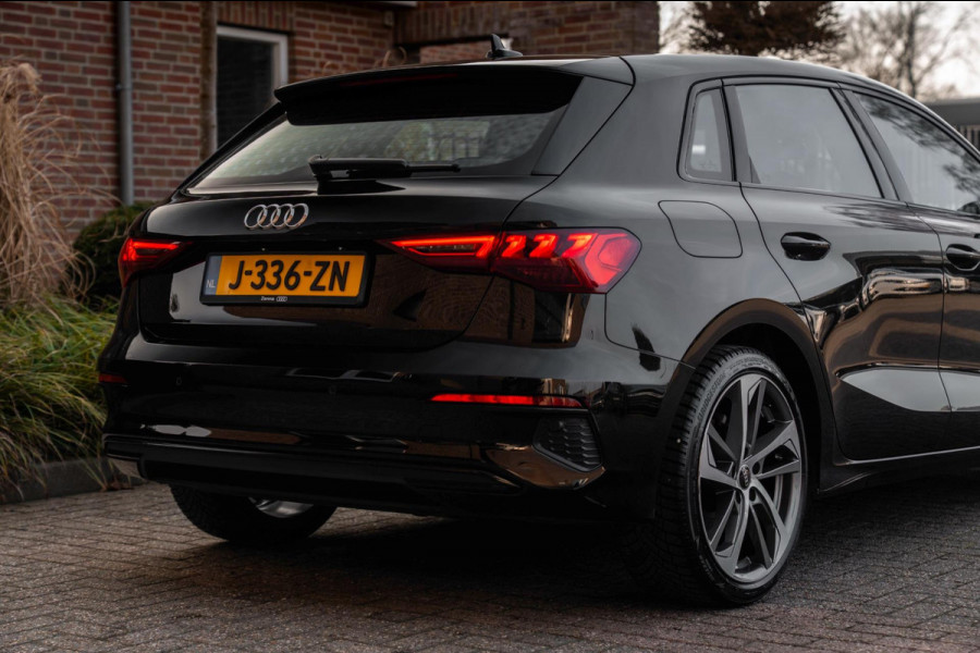 Audi A3 Sportback 30 TFSI Business Edition 110 PK 1e Eig Adaptive Stoelverwarming Full LED 18''
