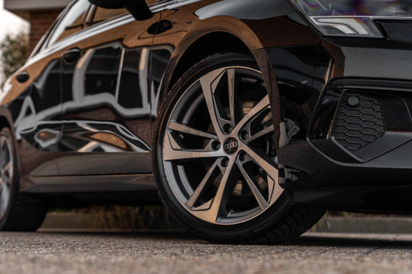 Audi A3 Sportback 30 TFSI Business Edition 110 PK 1e Eig Adaptive Stoelverwarming Full LED 18''