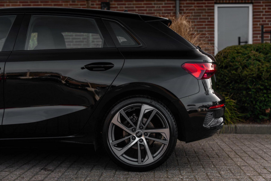 Audi A3 Sportback 30 TFSI Business Edition 110 PK 1e Eig Adaptive Stoelverwarming Full LED 18''